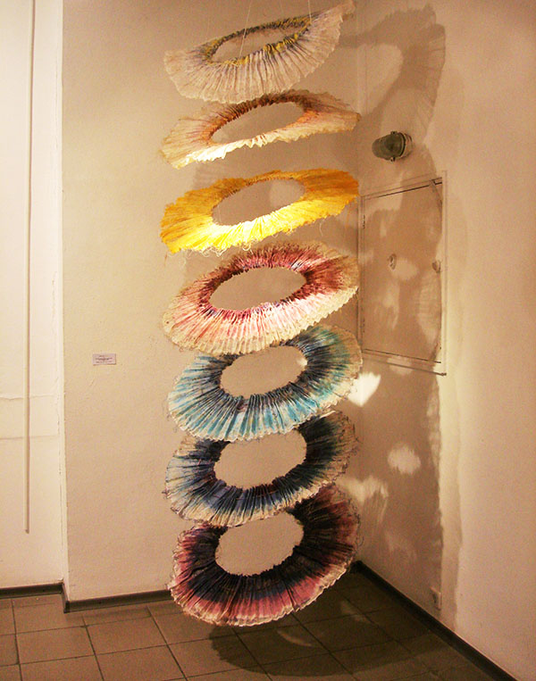 «На сьомому небі». 2005. Бавовна, льон, дріт, техніка аранжування